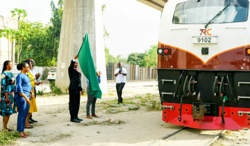 ​MABEHEWA MAPYA YA METER GAUGE YAANZA SAFARI RASMI KUELEKEA KIGOMA